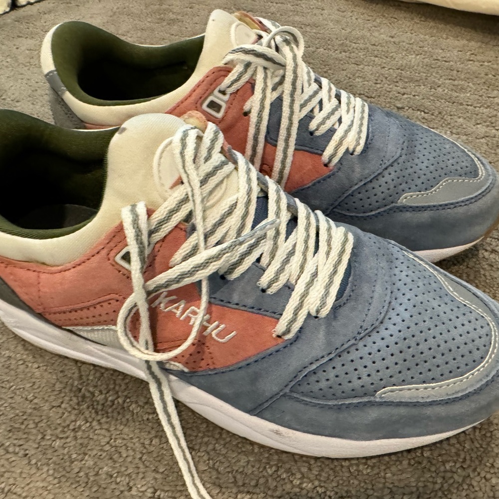 Karhu sneakers.